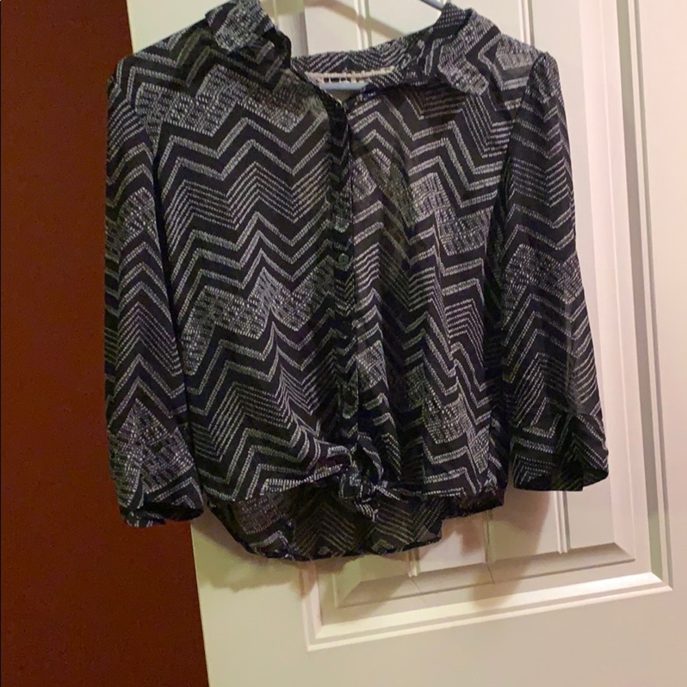 Button up - Picture 2 of 3
